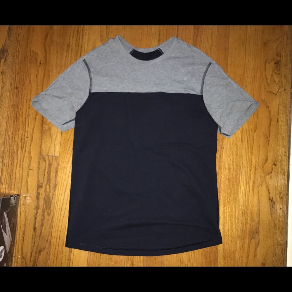 Lululemon t shirt